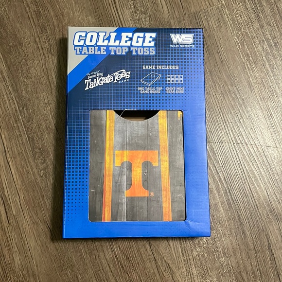 College Table Top Toss Mini Cornhole game - Picture 1 of 3